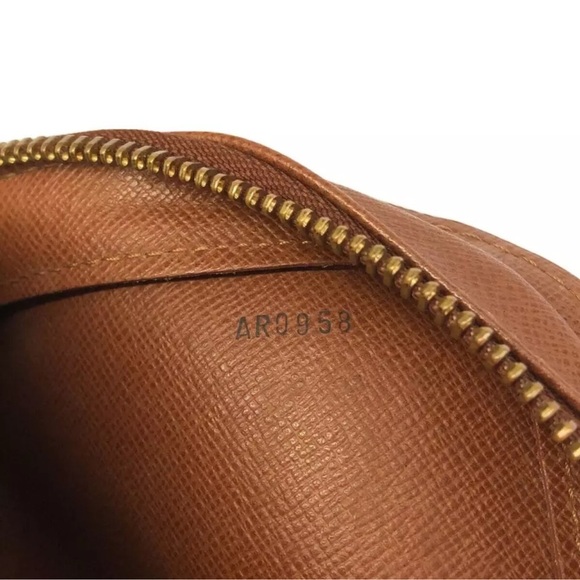 authentic Louis Vuitton Orsay clutch - Picture 8 of 12